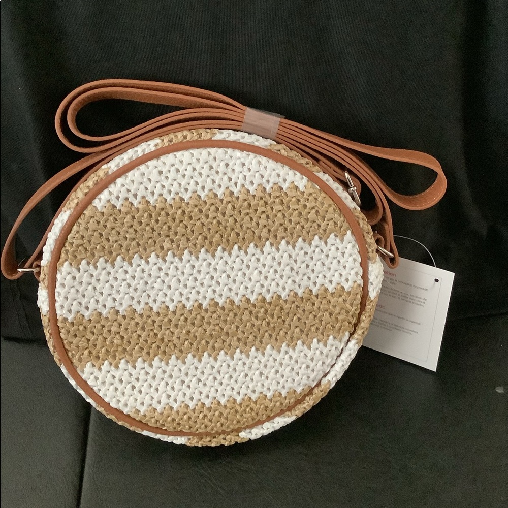 Thirty One Roundabout Crossbody White Striped Straw NEW